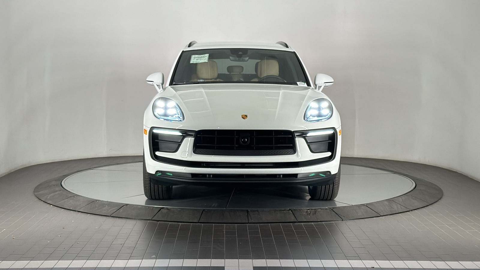 2025 Porsche Macan  8