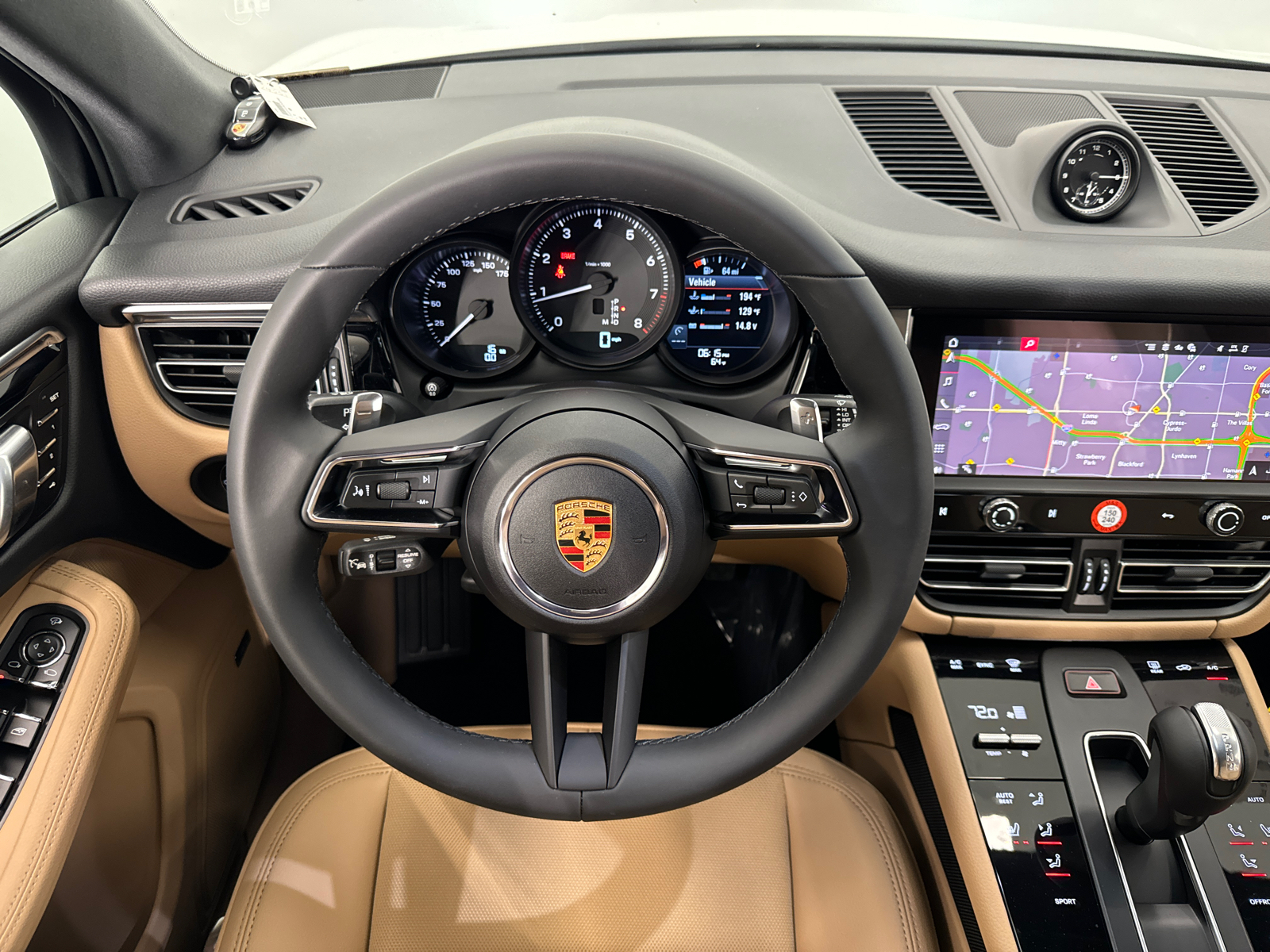 2025 Porsche Macan  12