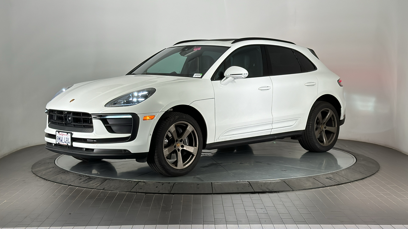 2024 Porsche Macan  1