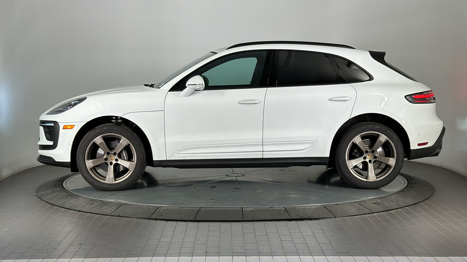 2024 Porsche Macan  2