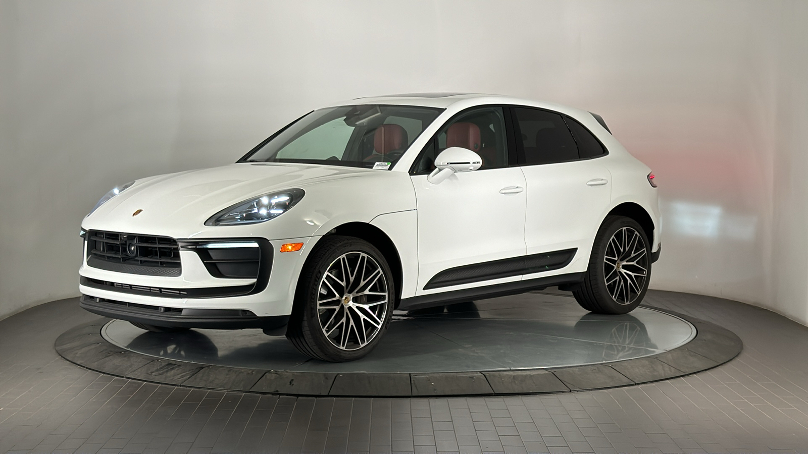 2023 Porsche Macan  1