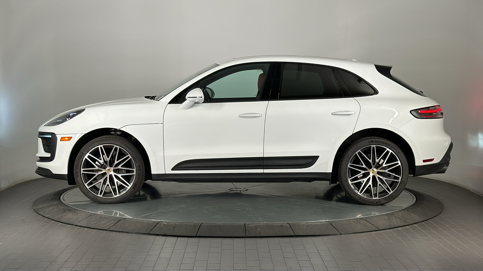 2023 Porsche Macan  2