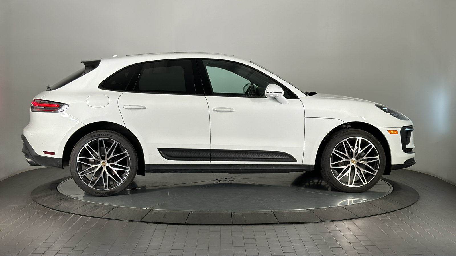 2023 Porsche Macan  6