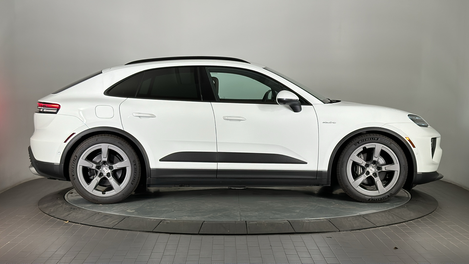 2024 Porsche Macan Electric 4 6