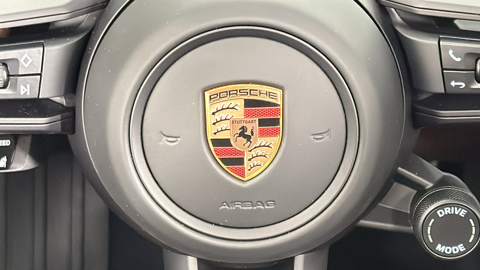 2024 Porsche Macan Electric 4 17