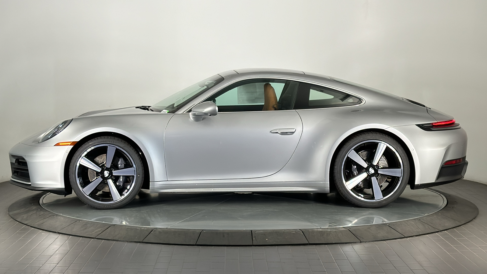 2025 Porsche 911 Carrera 2