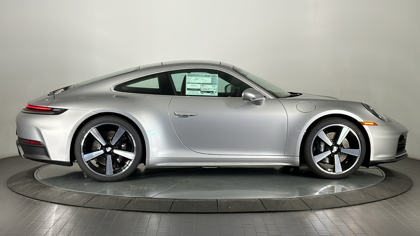 2025 Porsche 911 Carrera 6