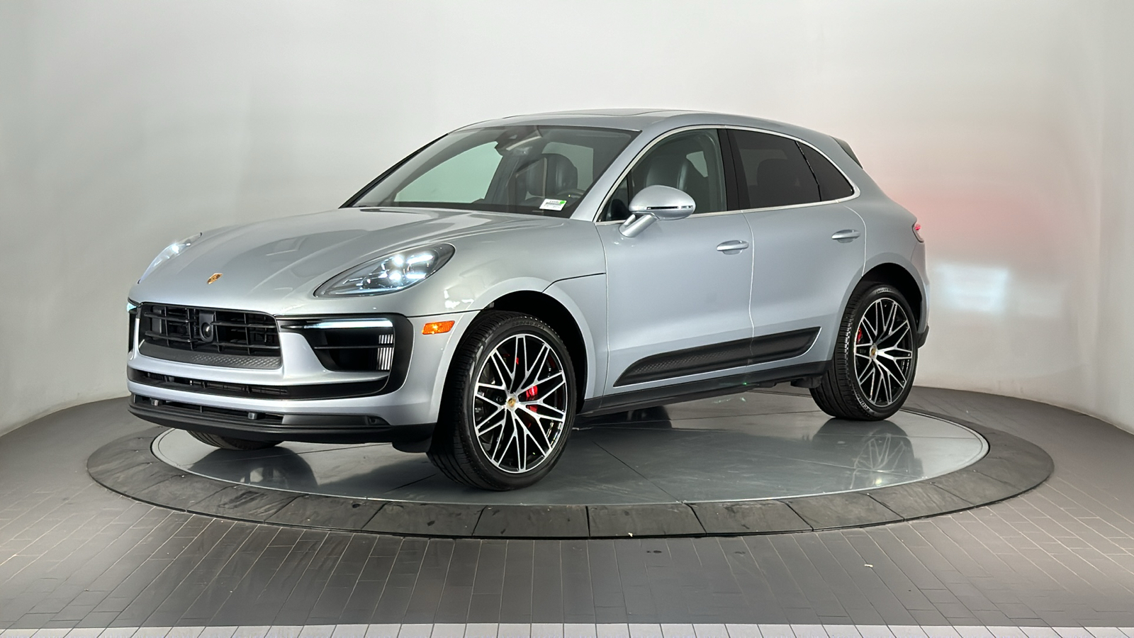 2023 Porsche Macan S 1