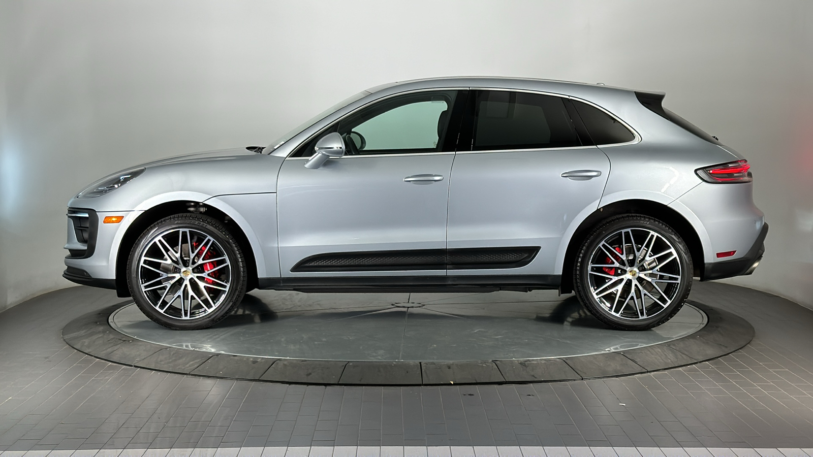 2023 Porsche Macan S 2