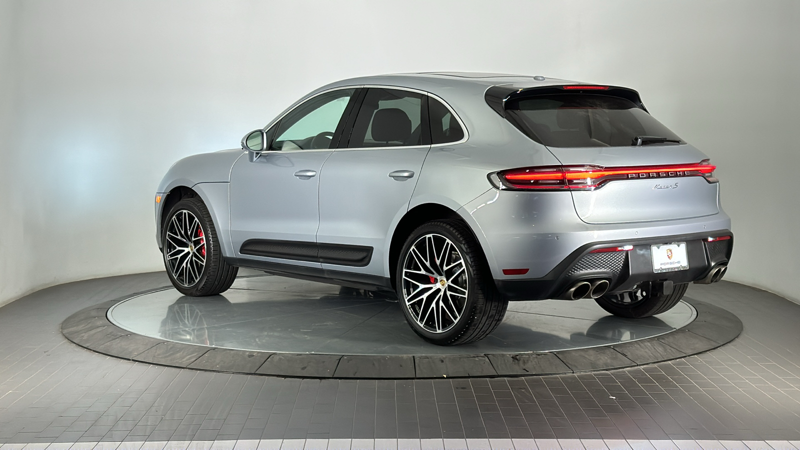 2023 Porsche Macan S 3