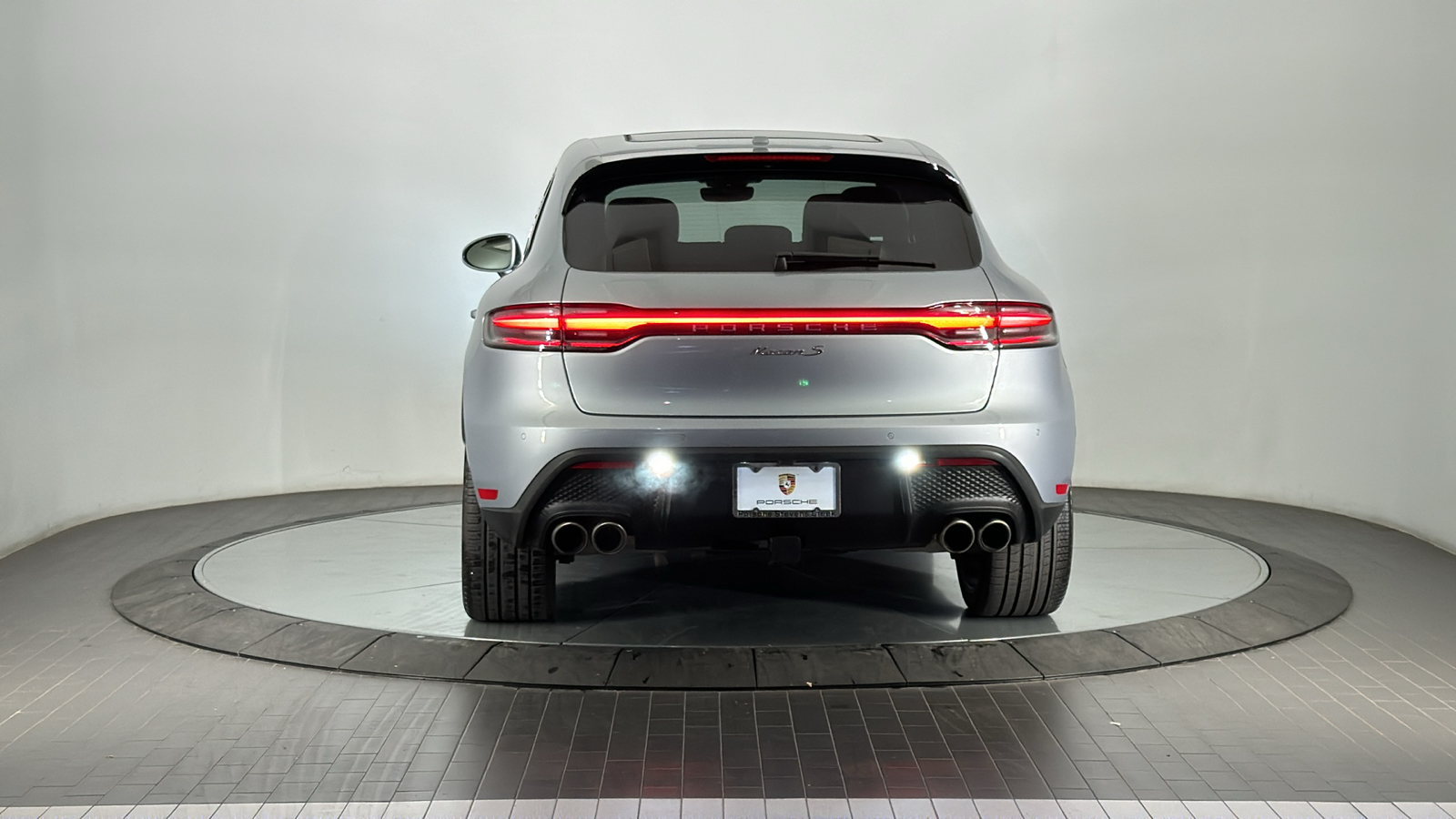 2023 Porsche Macan S 4