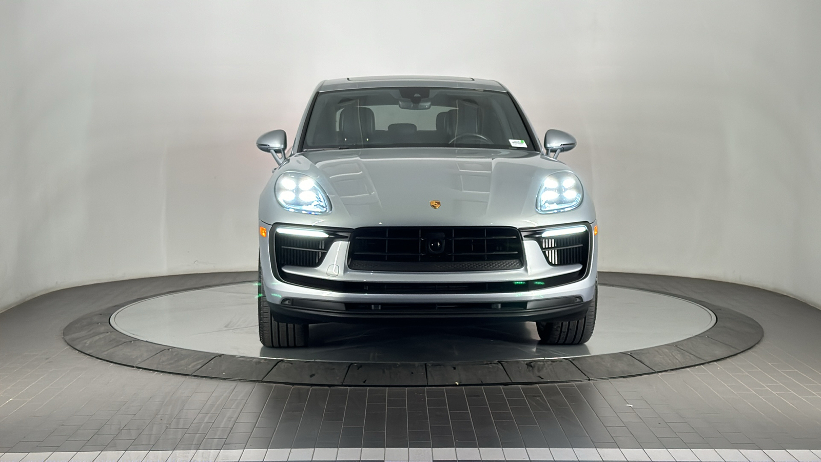 2023 Porsche Macan S 8