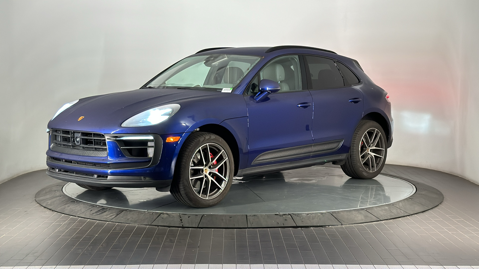 2023 Porsche Macan S 1