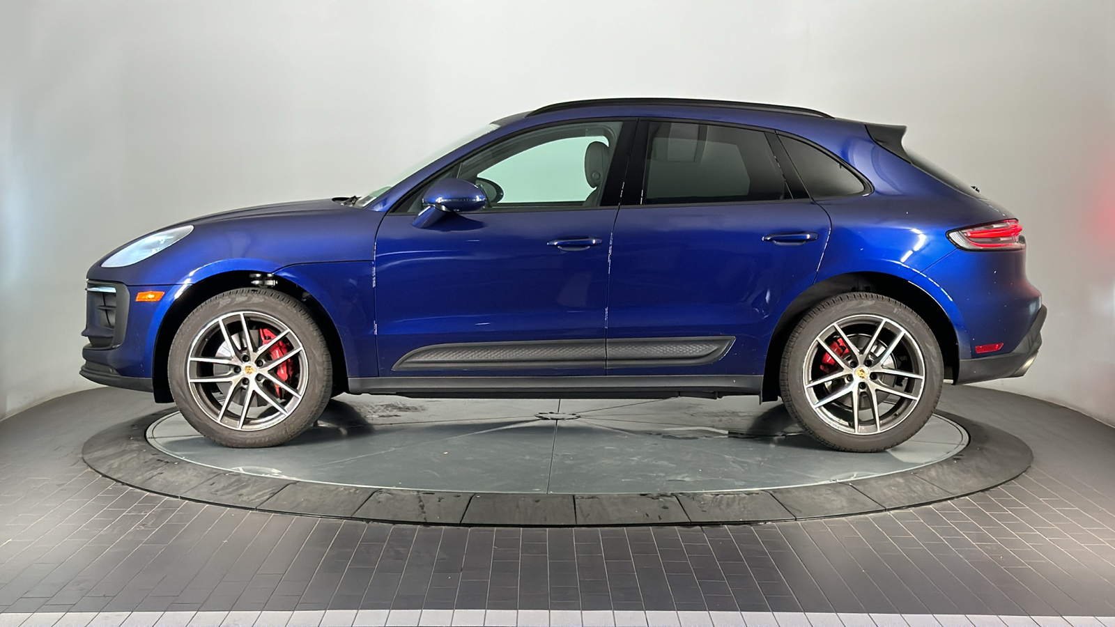 2023 Porsche Macan S 2