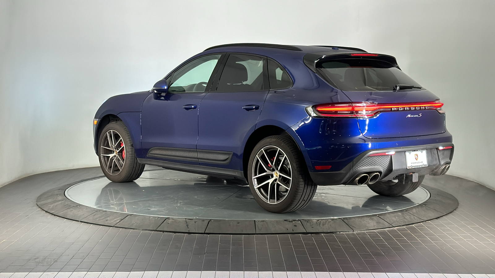 2023 Porsche Macan S 3