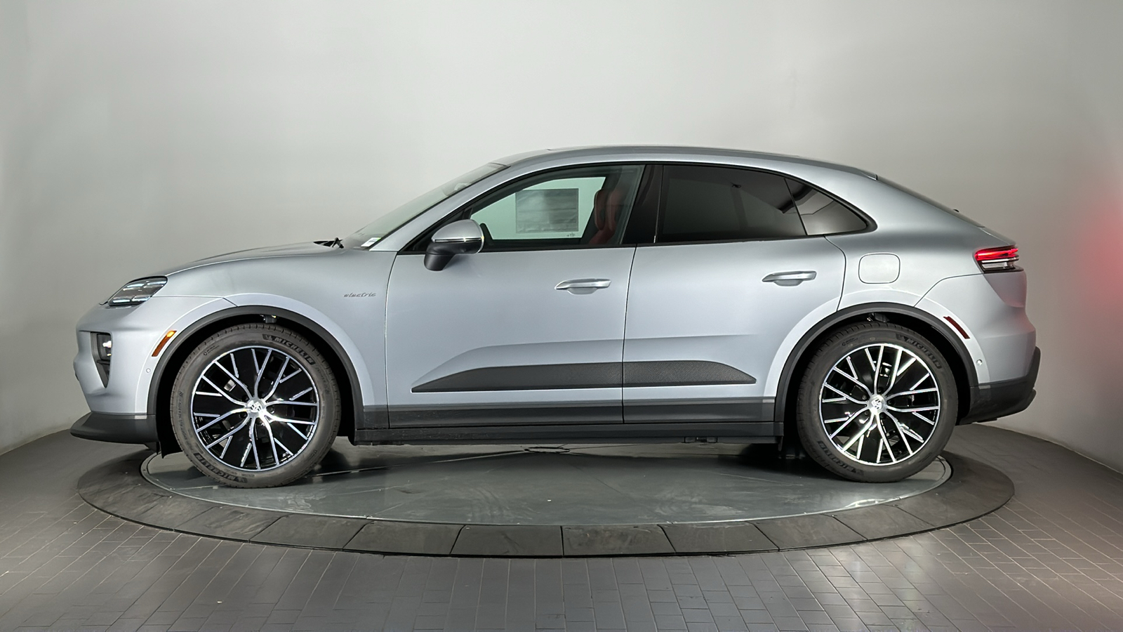 2025 Porsche Macan Electric  2