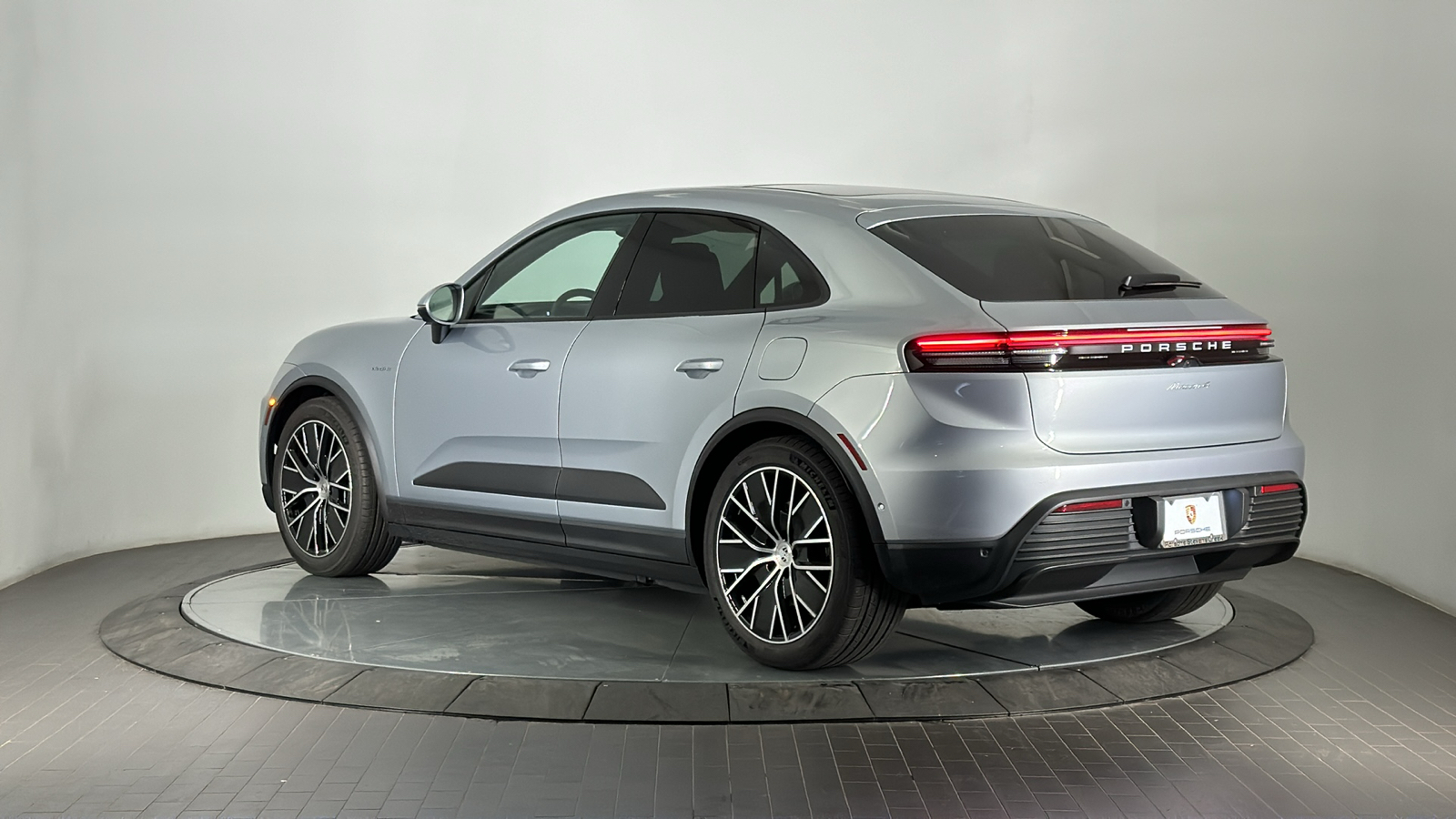 2025 Porsche Macan Electric  3