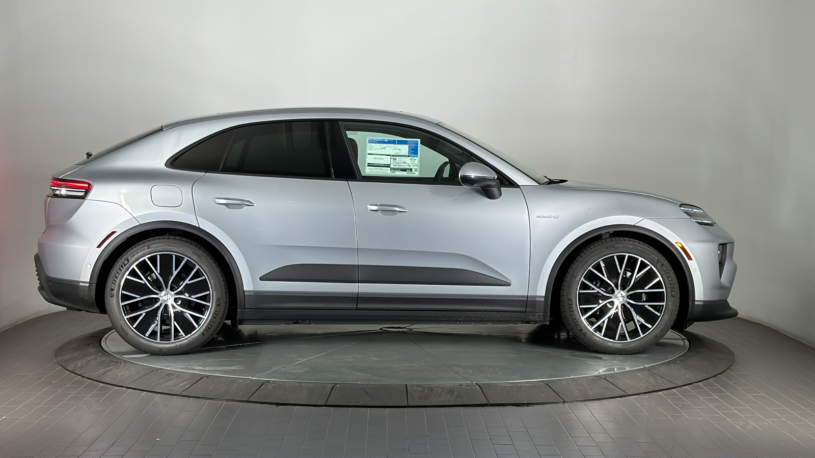 2025 Porsche Macan Electric  6