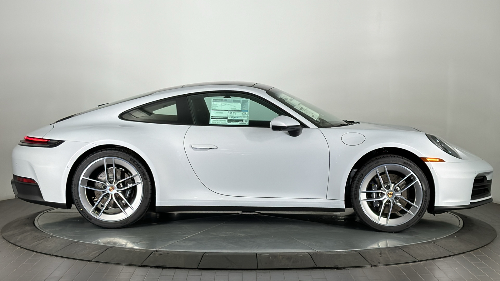 2025 Porsche 911 Carrera 6