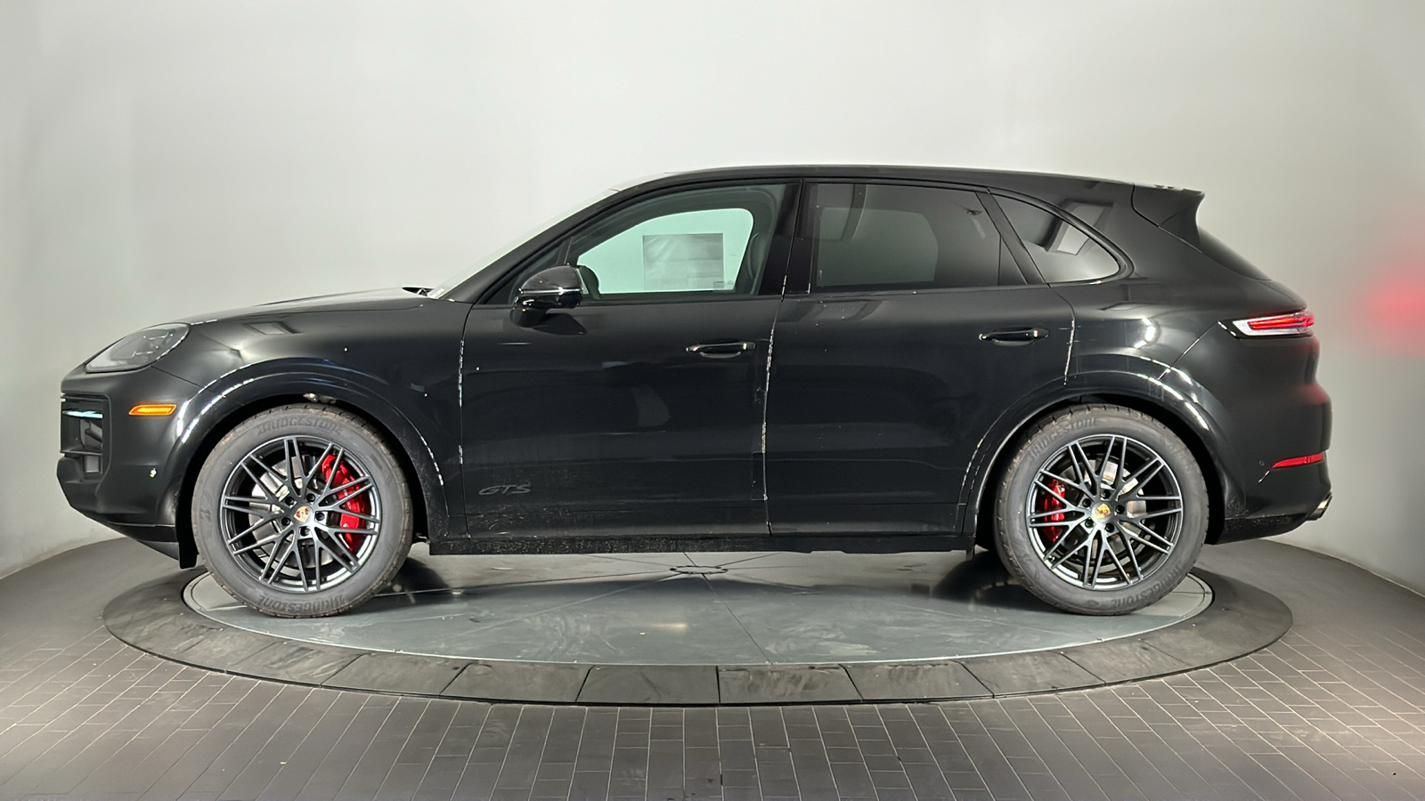 2025 Porsche Cayenne GTS 2