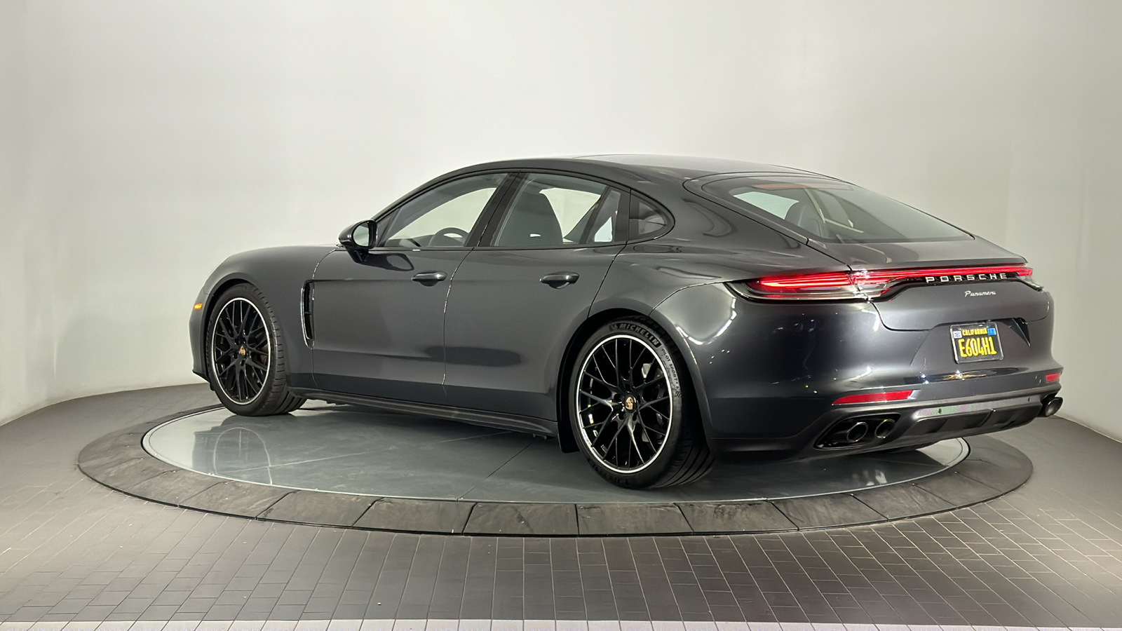 2022 Porsche Panamera  3