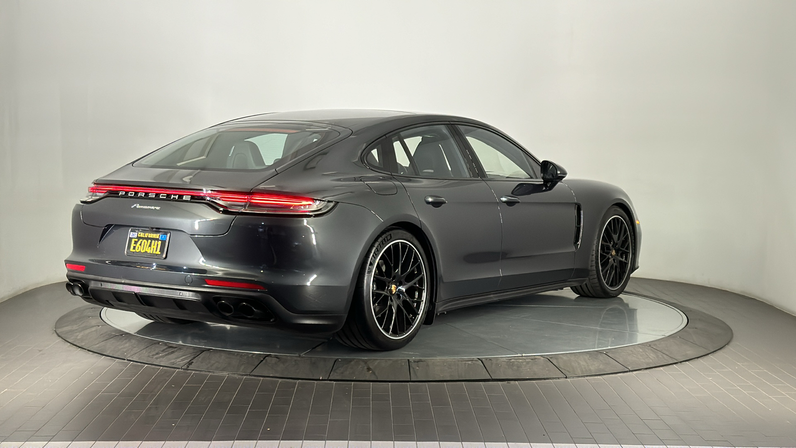 2022 Porsche Panamera  5