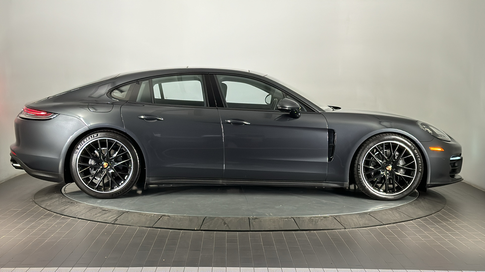 2022 Porsche Panamera  6