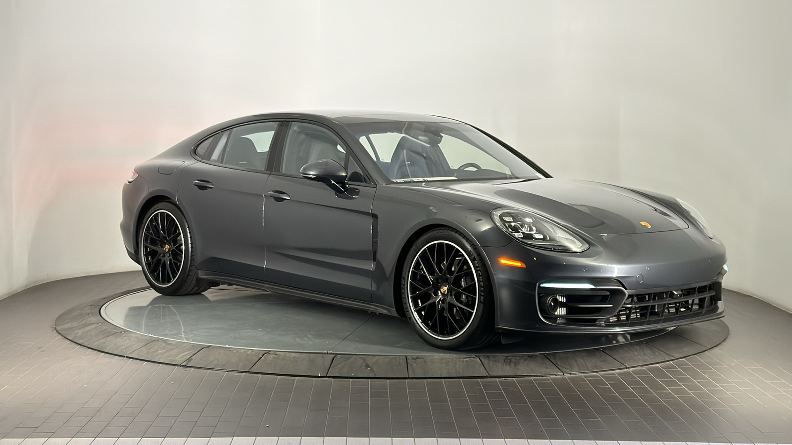 2022 Porsche Panamera  7