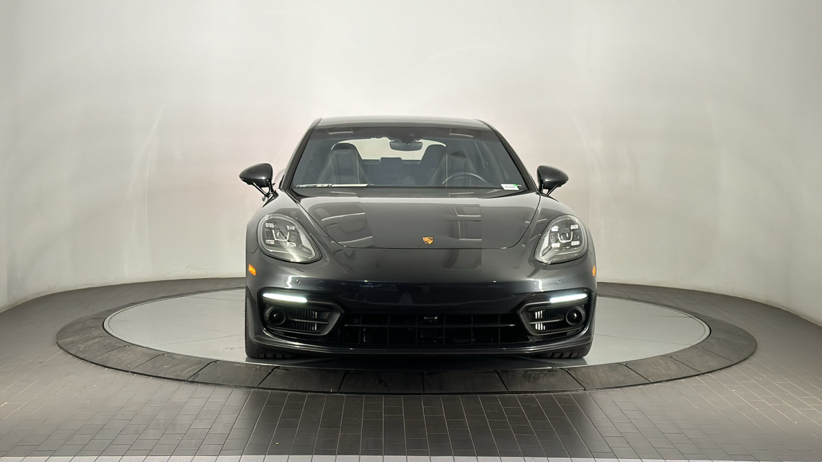 2022 Porsche Panamera  8