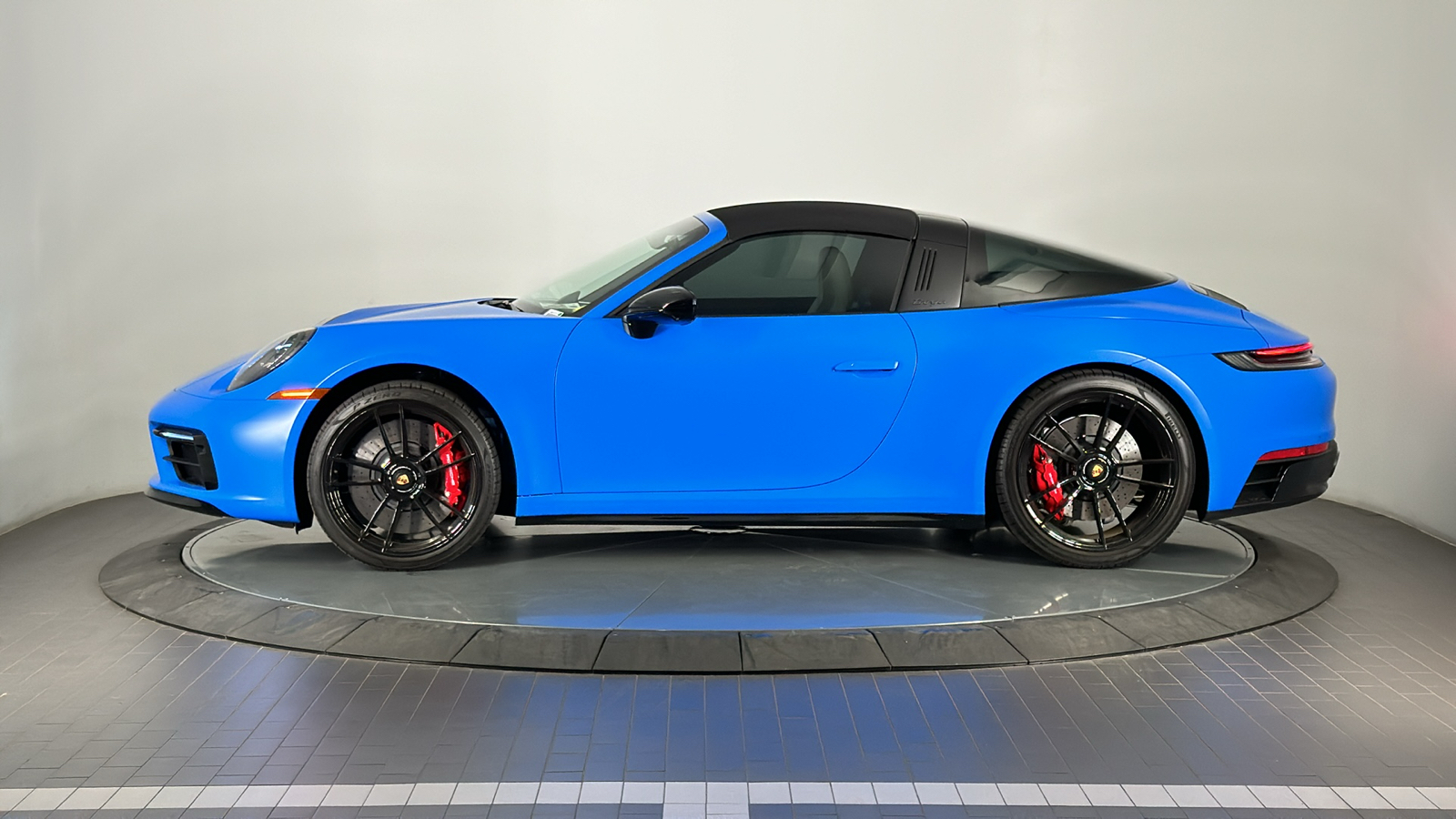 2023 Porsche 911 Targa 4 GTS 2