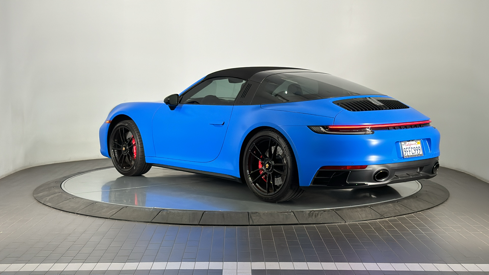 2023 Porsche 911 Targa 4 GTS 3