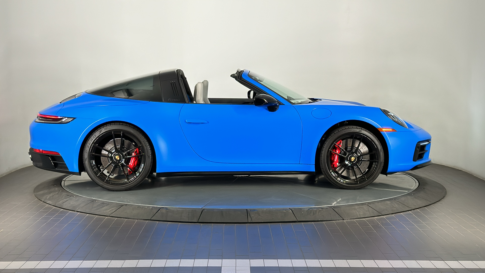 2023 Porsche 911 Targa 4 GTS 14