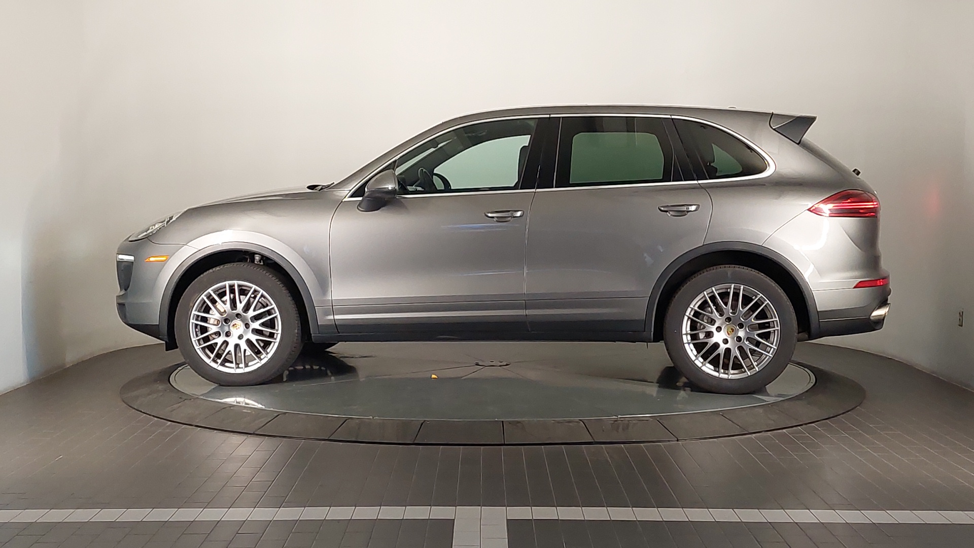 2017 Porsche Cayenne S 2