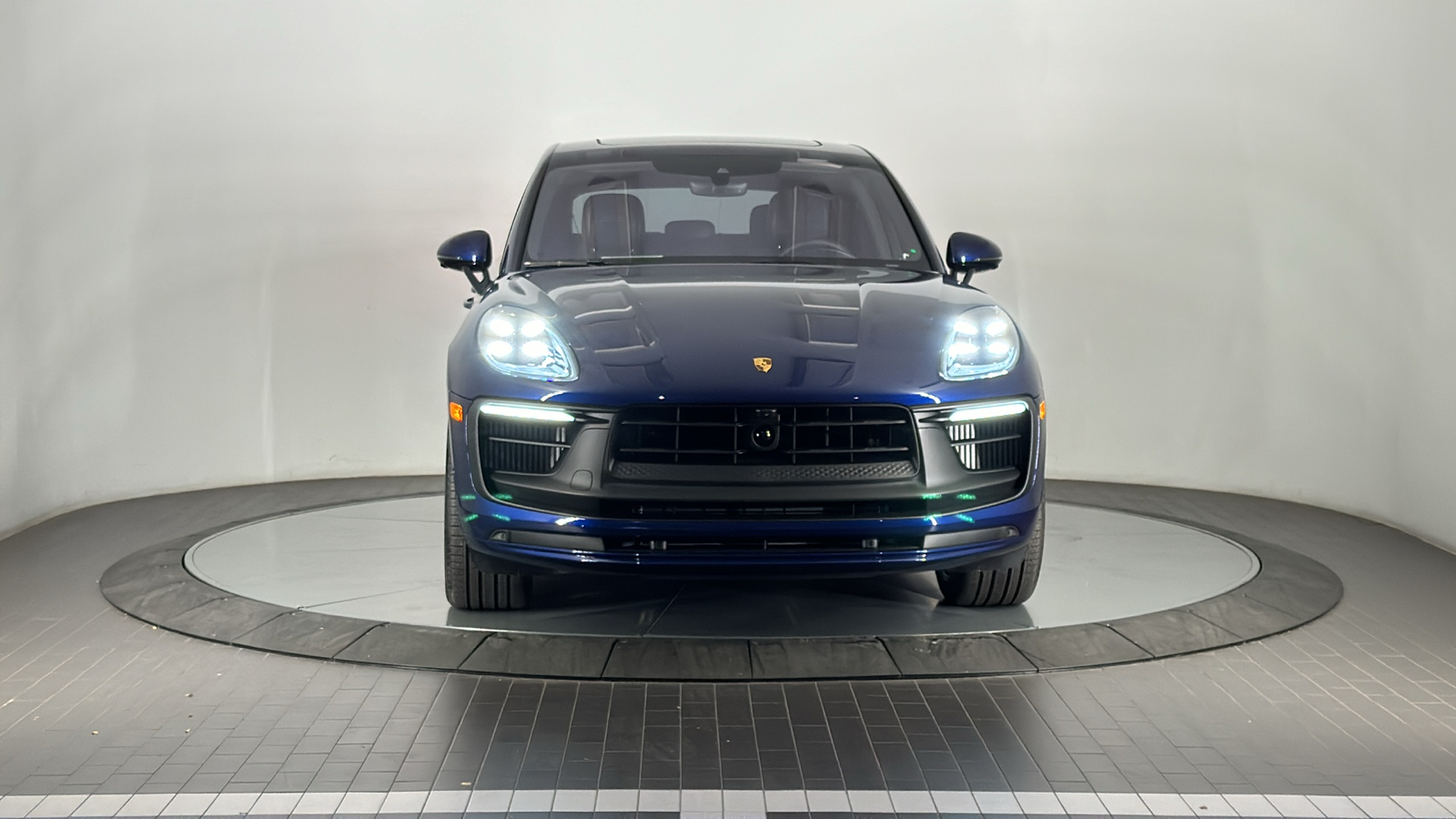 2025 Porsche Macan GTS 8