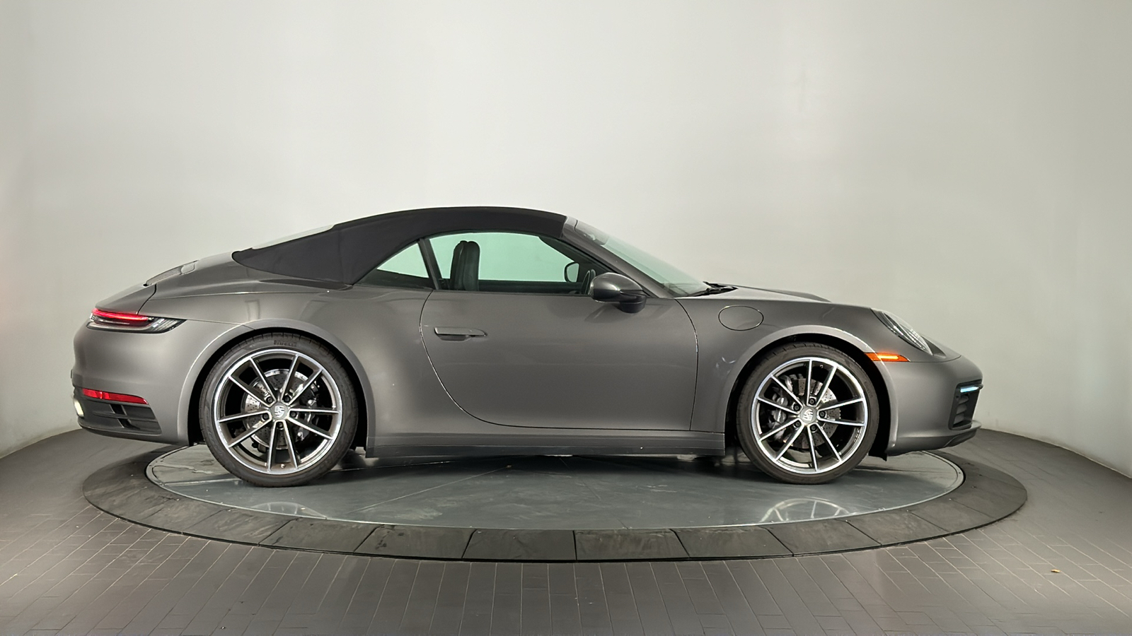 2020 Porsche 911 Carrera 6