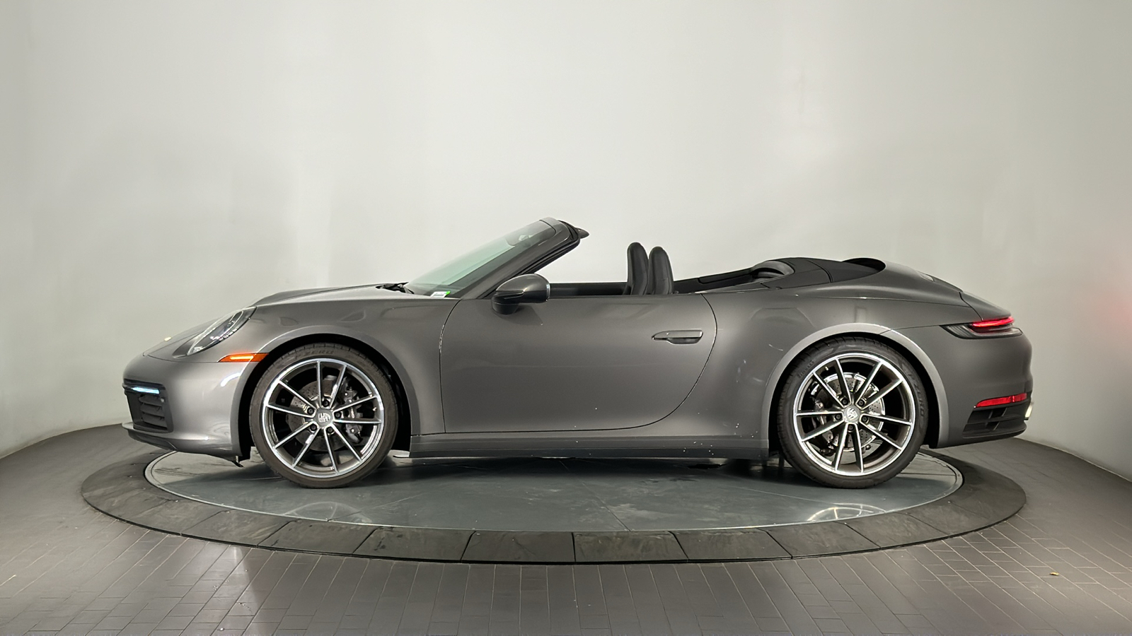 2020 Porsche 911 Carrera 10