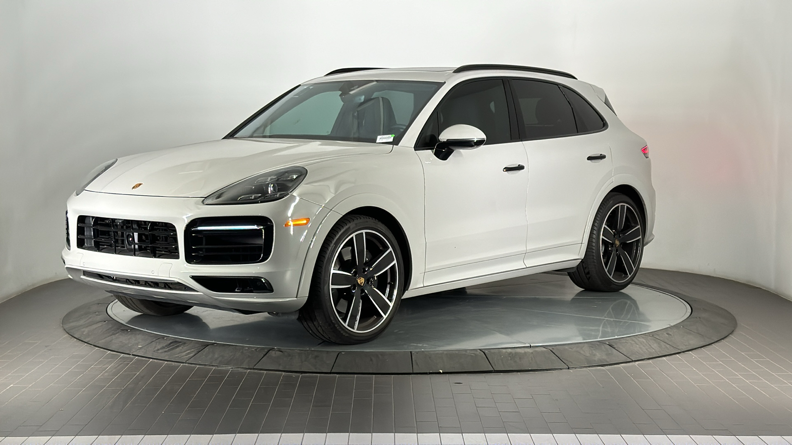 2023 Porsche Cayenne GTS 1