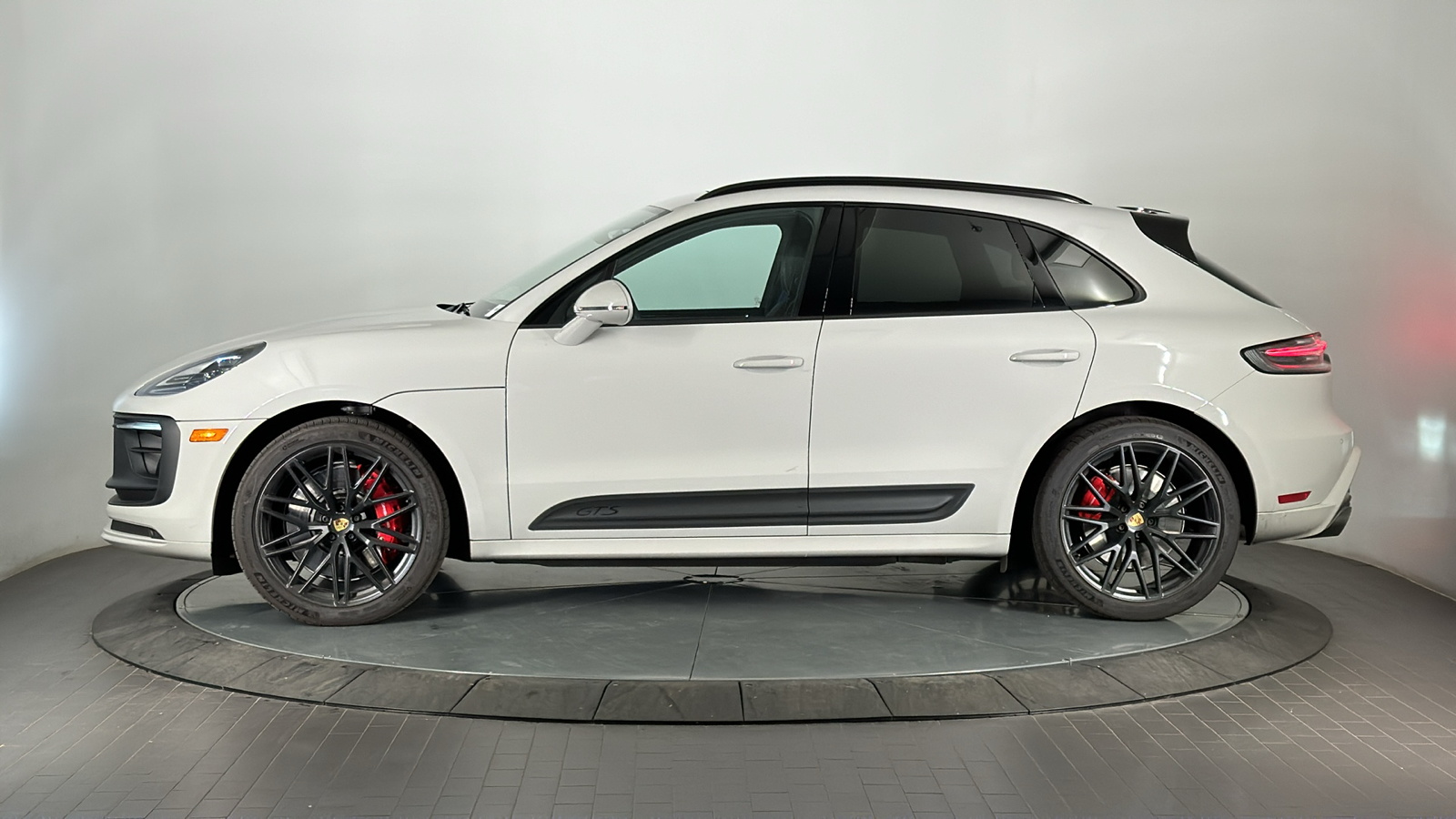 2025 Porsche Macan GTS 2