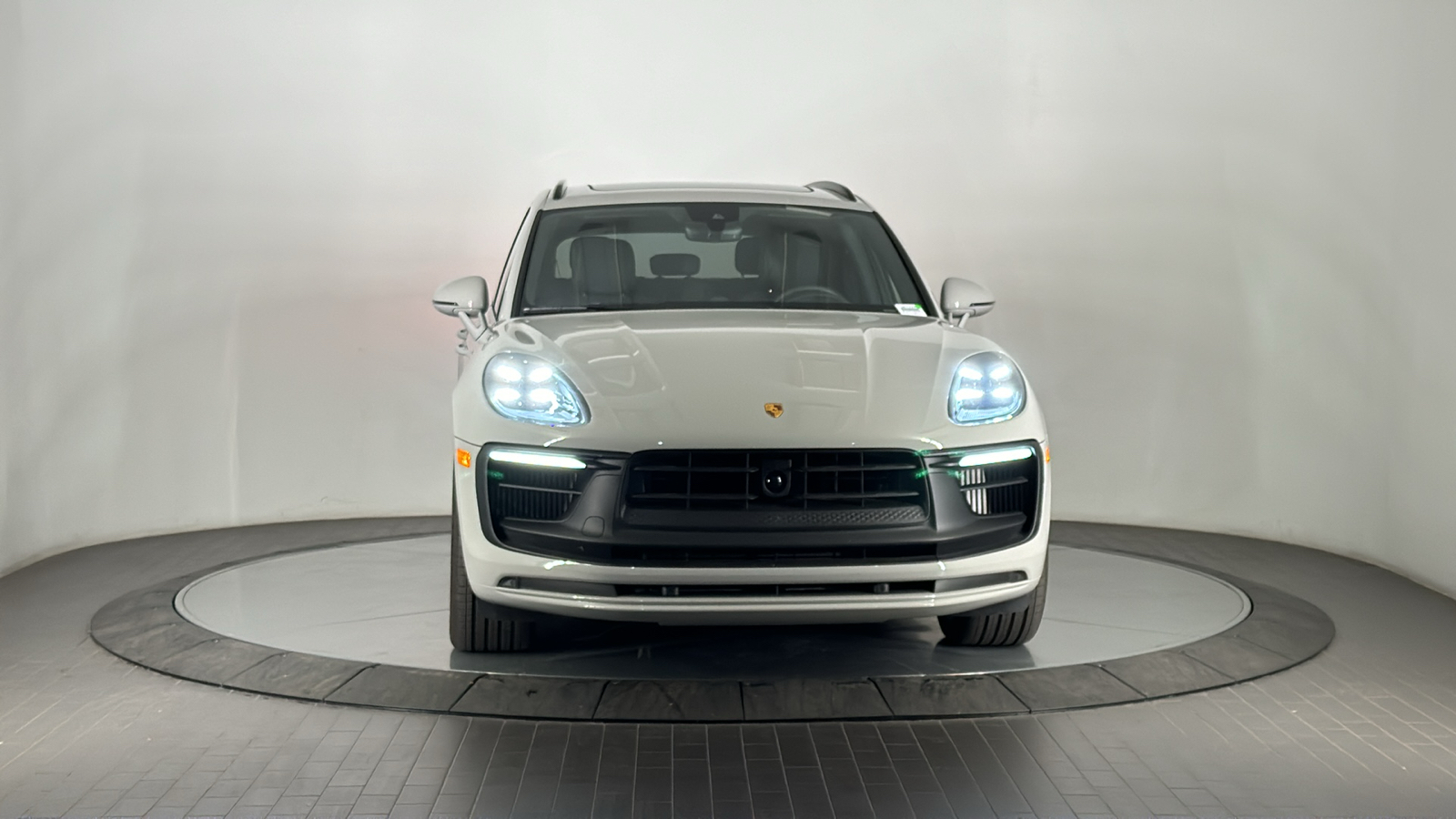 2025 Porsche Macan GTS 8