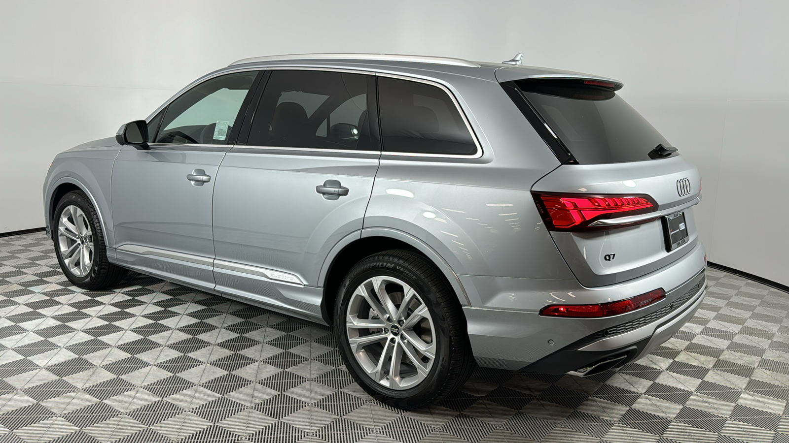 2025 Audi Q7 55 Prestige 3