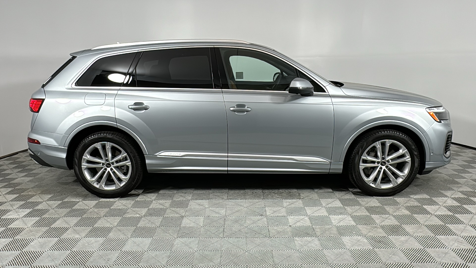 2025 Audi Q7 55 Prestige 6