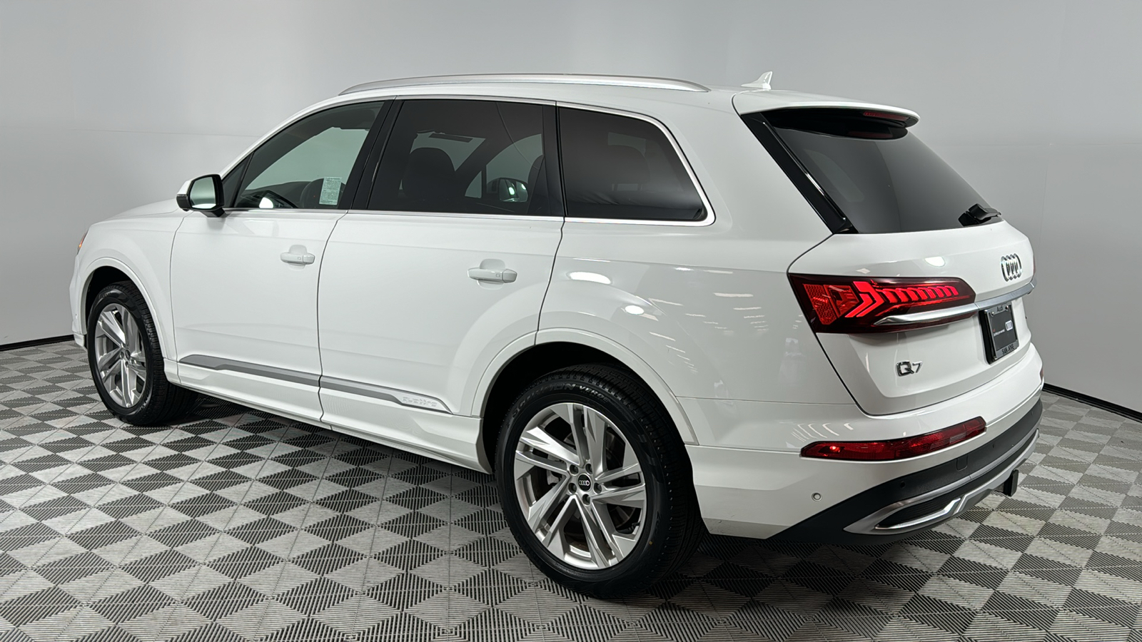 2021 Audi Q7 45 Premium 3