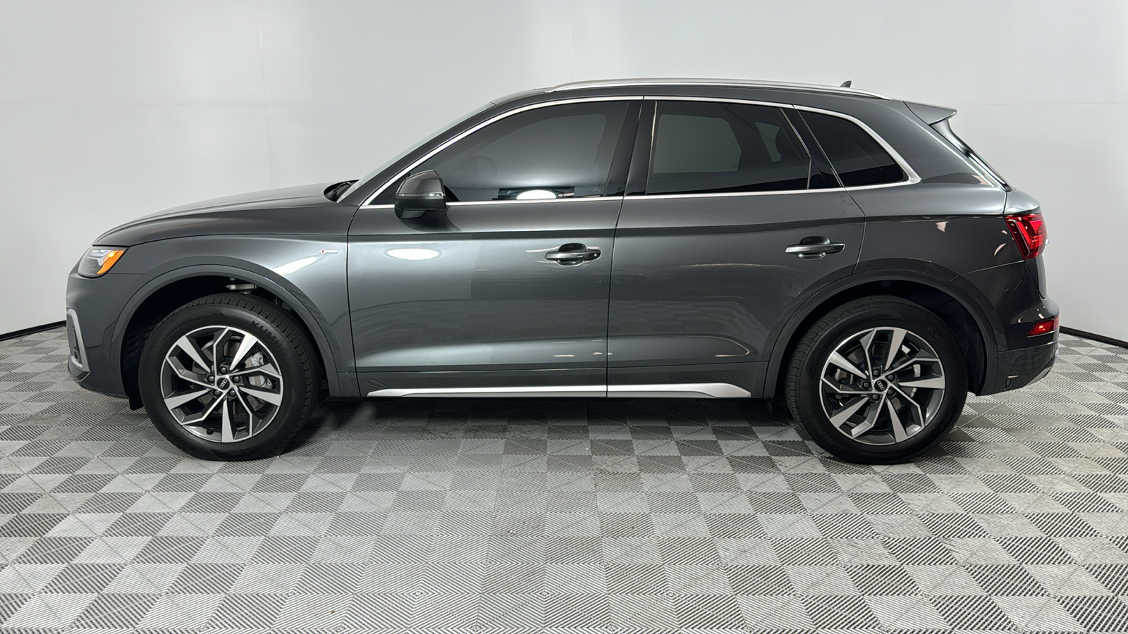 2022 Audi Q5 45 S line Premium Plus 2