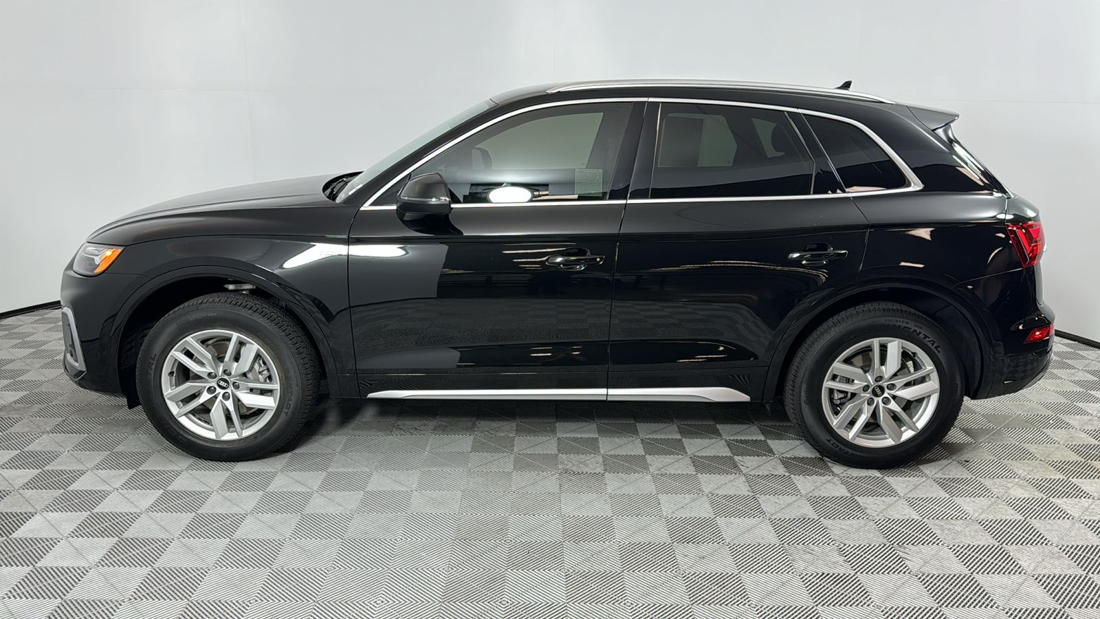 2022 Audi Q5 45 S line Premium 2