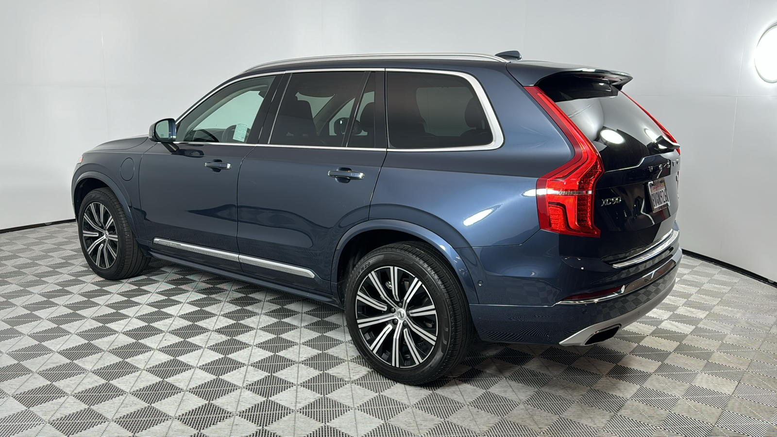 2021 Volvo XC90 Recharge Plug-In Hybrid T8 Inscription 6 Passenger 3