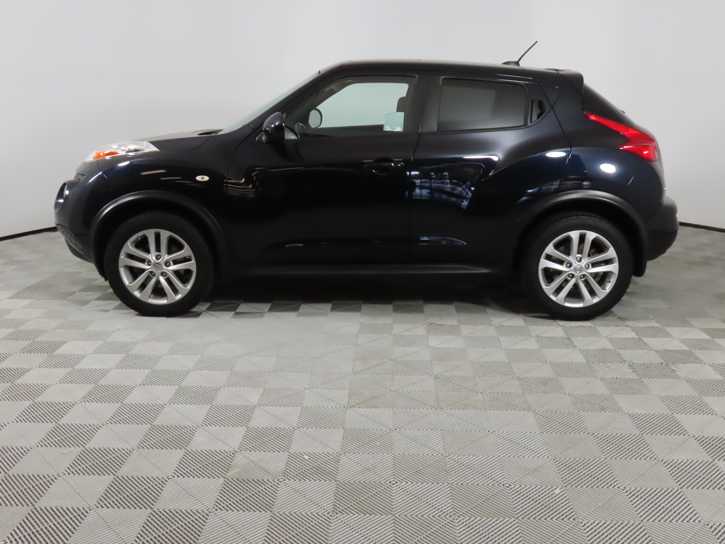 2011 Nissan Juke SV 2