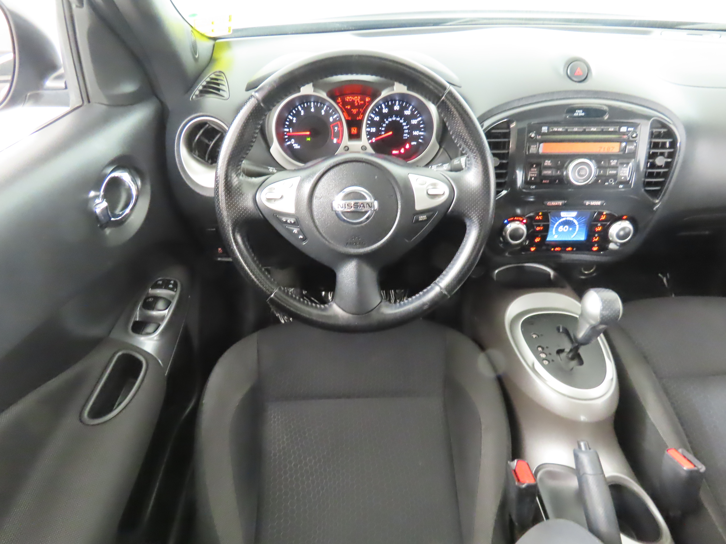 2011 Nissan Juke SV 11