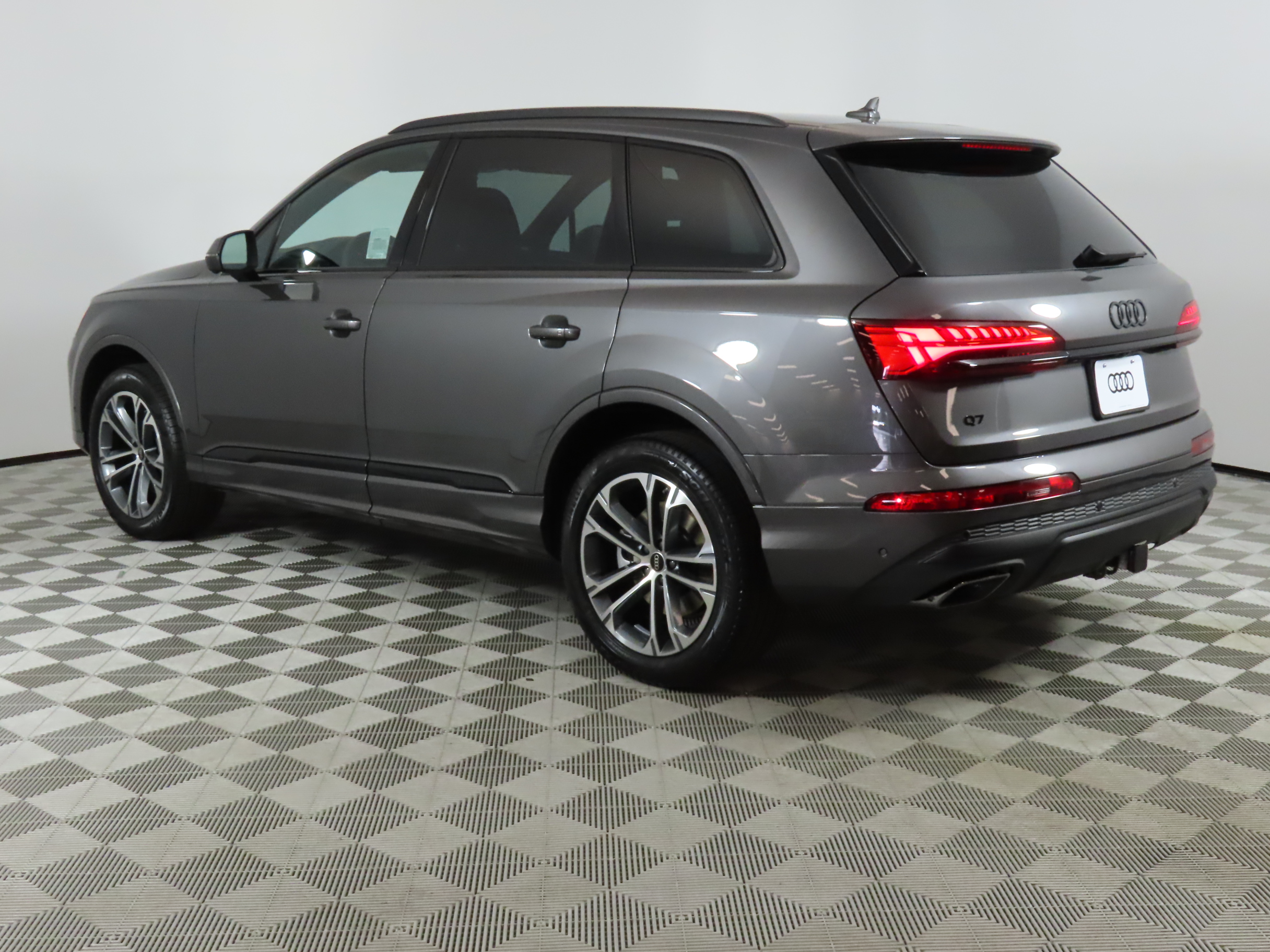 2025 Audi Q7  3