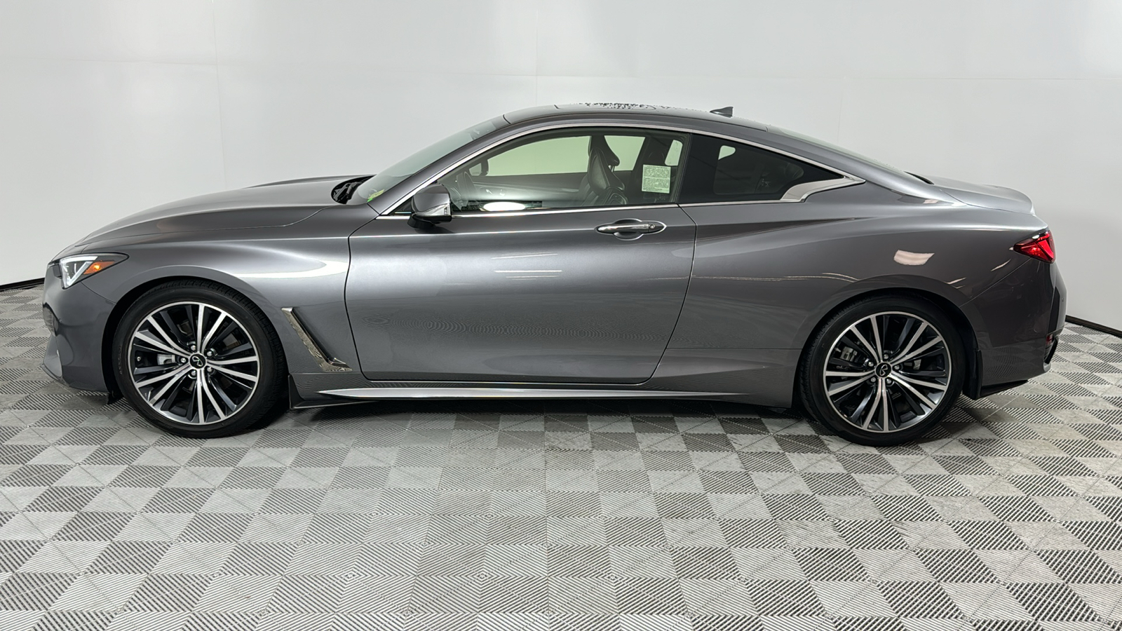 2022 INFINITI Q60 LUXE 2