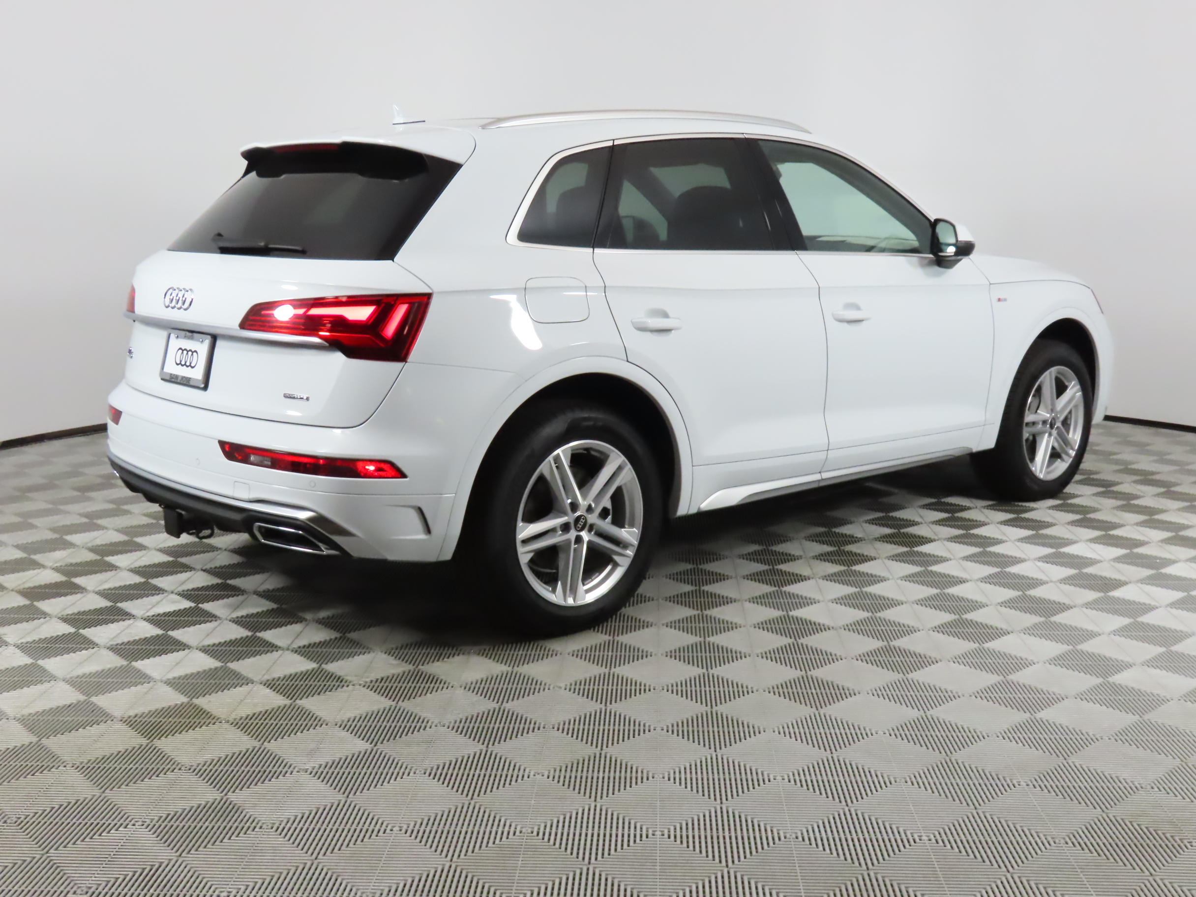 2024 Audi Q5 e  5